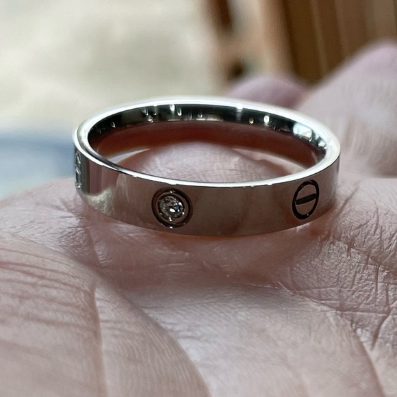 - LUXURY SCREW RING DIAMOND LOVE BAND RING - Picture 2 of 13